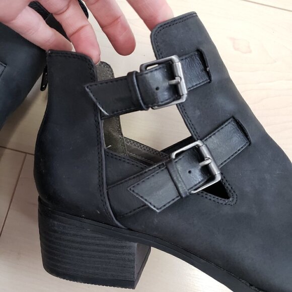 Sofft Euro Soft Size Buckle Ankle Boots Black Man Made Upper Sz 9.5 - Picture 9 of 11